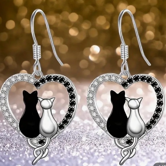 Swinging Cats  in heart earrings, new - Picture 3 of 5